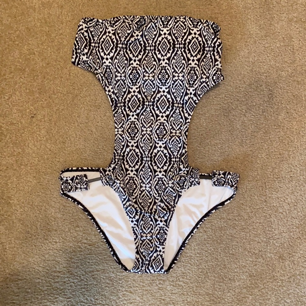 Victoria’s Secret Cutout One Piece